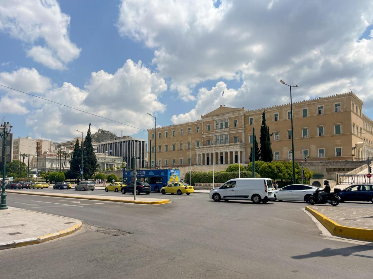 Athens Central Studio In Front Of Syntagma Metro Exterior foto